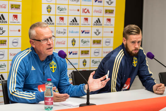 Head coach Janne Andersson and Pontus Jansson of the