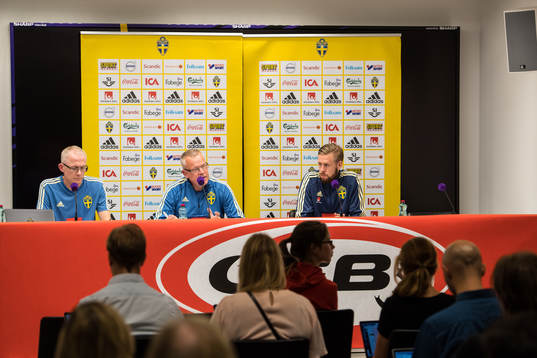 Head coach Janne Andersson and Pontus Jansson of the