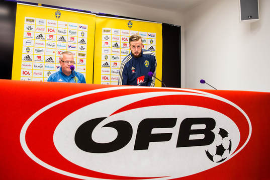 Head coach Janne Andersson and Pontus Jansson of the