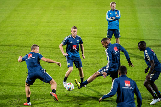 Viktor Claesson, Sam Larsson, Robin Quaison and Ken Sema of