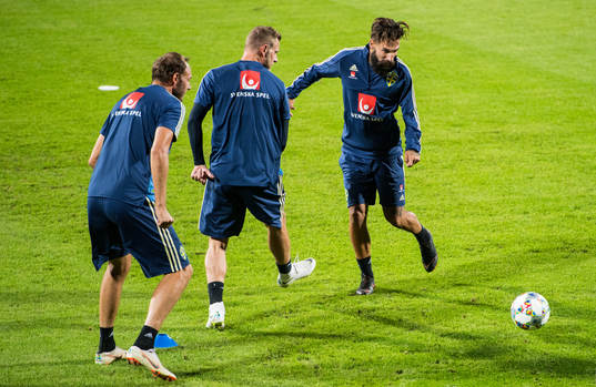 John Guidetti and Jimmy Durmaz of the Swedish national