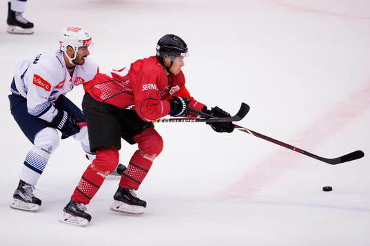 Denis Hollenstein of Zürich and Linus Nässén of Frölunda