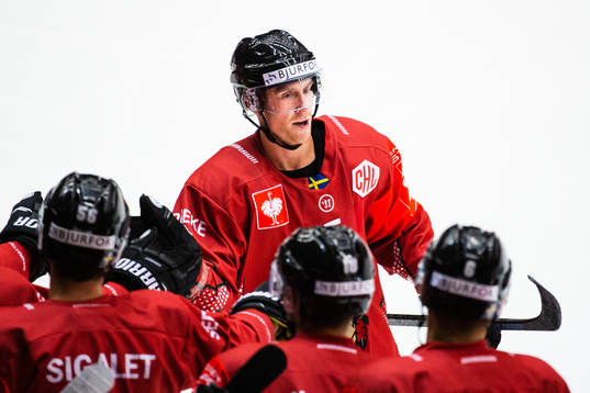 Chay Genoway of Frölunda celebrates