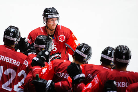 Chay Genoway of Frölunda celebrates