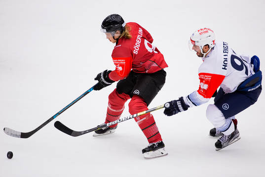 Tim Söderlund of Frölunda and Denis Hollenstein of Zürich
