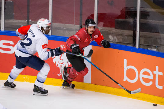 Dave Sutter of Zürich and Pathrik Westerholm of Frölunda