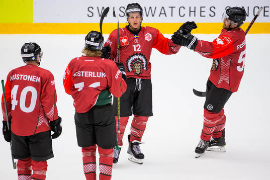 Max Friberg celebrates scoring 4-2 with his team mates