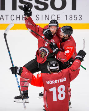 Viktor Ekbom celebrates with Joel Mustonen