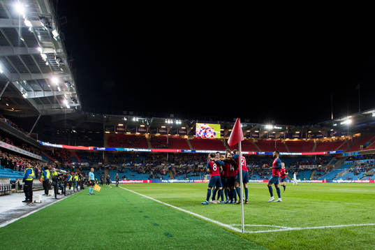 Stefan Johansen of Norway celebrates with hos teammates