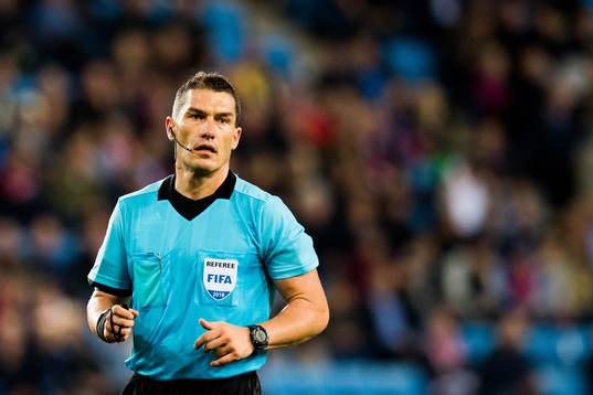Referee István Kovács of Romania