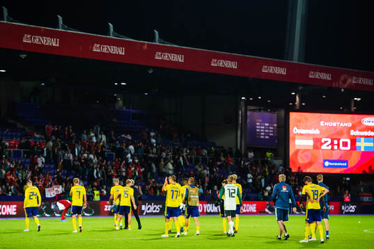 Players of Sweden looks dejected