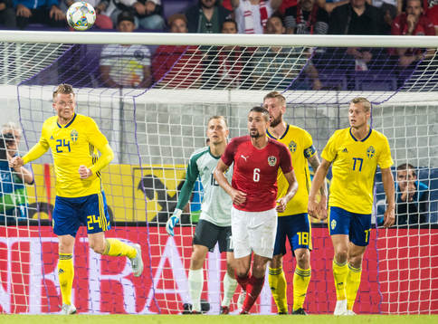 Sam Larsson, goalkeeper Karl-Johan Johnsson, Pontus