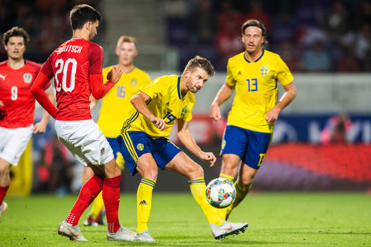Marcus Rohdén of Sweden and Florian Grillitsch of Austria