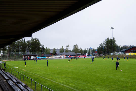 Sveriges spelare värmer upp före P17-landskampen i