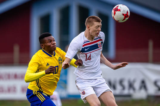 Sveriges Sylvin Kayembe och Norges Ole Martin Lekven