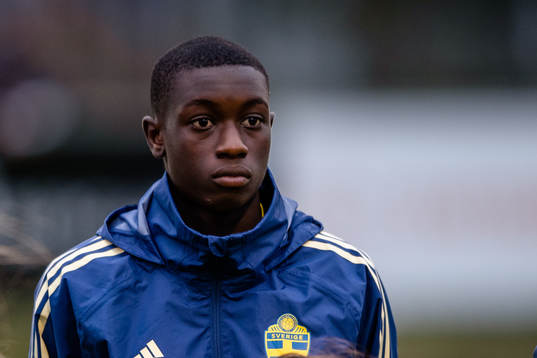 Sveriges Yahya Kalley före P17-landskampen i fotboll