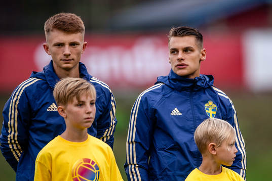Sveriges målvakt Joachim Imbrechts och Kevin Ackermann