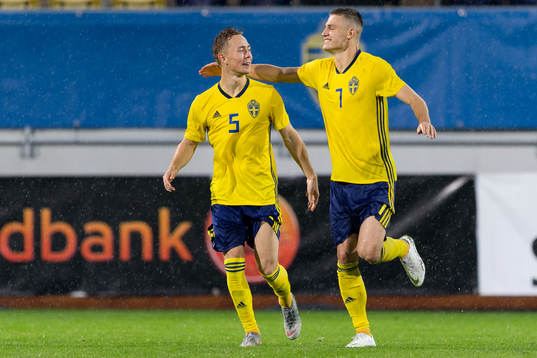 Sveriges Joel Andersson och Mattias Svanberg jublar