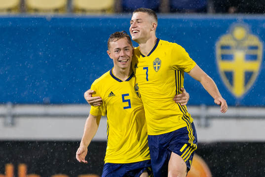Sveriges Joel Andersson och Mattias Svanberg jublar