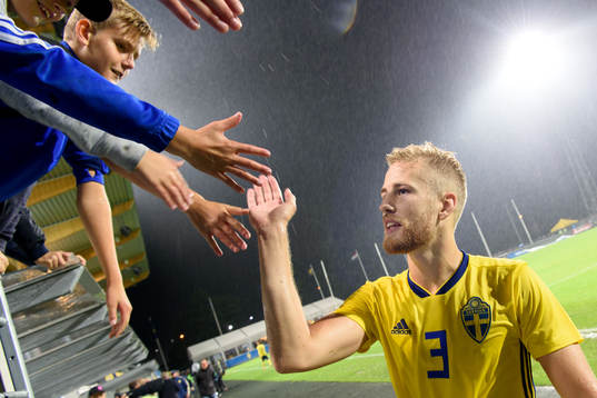 Sveriges Filip Dagerstål tackar publiken