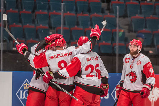 Aron Chmielewski of Ocelari Trinec celebrates with his