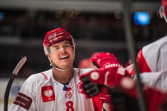 Aron Chmielewski of Ocelari Trinec celebrates with his