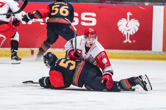 Ocelari Trinec Jan Hladonik and Bobo Petersson in a duel