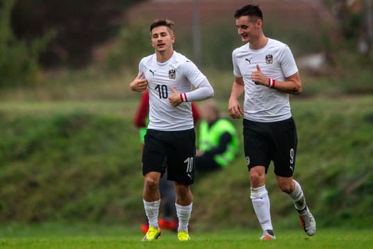 Österrikes Romando Schmid och Martin Krienzer jublar