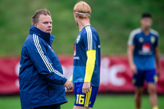 Sveriges förbundskapten Viktor Eriksson  före