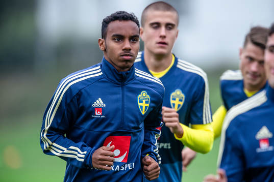 Sveriges Bilial Hussein före P18-landskampen i fotboll