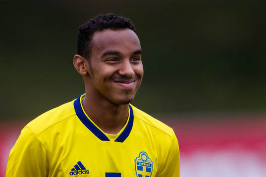 Sveriges Bilial Hussein före P18-landskampen i fotboll