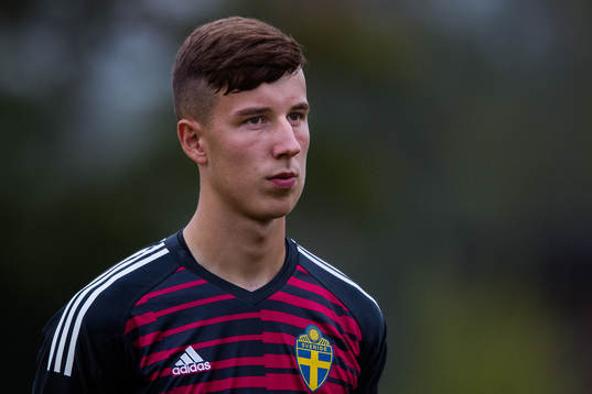 Sveriges målvakt Samuel Brolin före P18-landskampen i