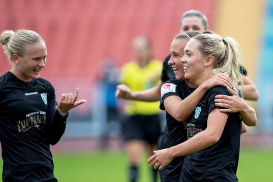 Göteborgs Elin Rubensson jublar med lagkamrater