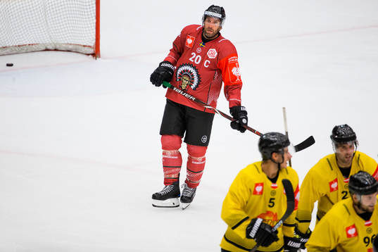 Joel Lundqvist of Frölunda looks dejected as Vienna