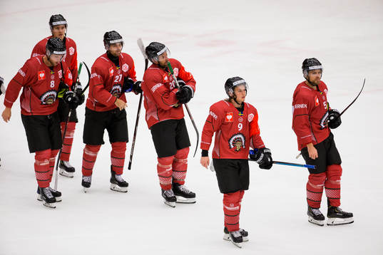 Players of Frölunda is dejected