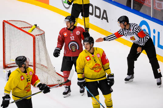 Max Friberg of Frölunda celebrates scoring 1-3