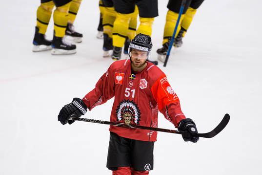 Mats Rosseli Olsen of Frölunda looks dejected as players