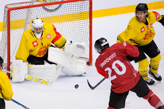 Joel Lundqvist of Frölunda with a shot against goalkeeper