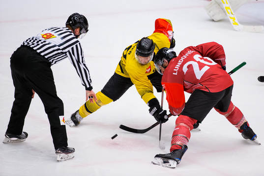 Kelsey Tessier of Vienna and Joel Lundqvist of Frölunda in