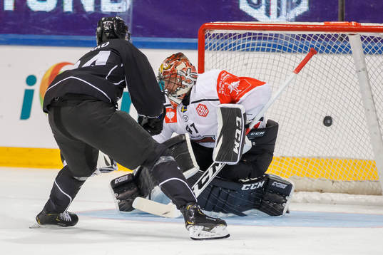 Kaapo Kakko #24, TPS scores 1-0 from penalty shot behind