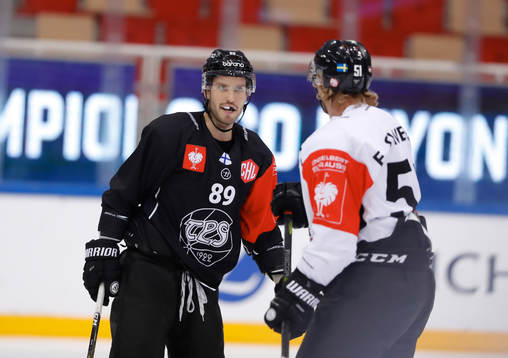 Oula Palve #89, TPS and Emil Sylvegård #51, Malmö Redhawks