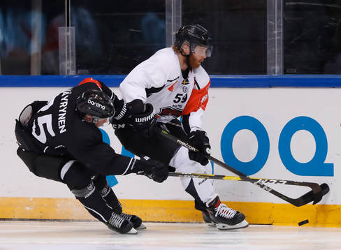 Teemu Väyrynen #25, TPS and Anton Mylläri #59, Malmö