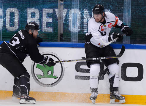 Otto Nieminen #43, TPS and Stefan Warg #6, Malmö Redhawks
