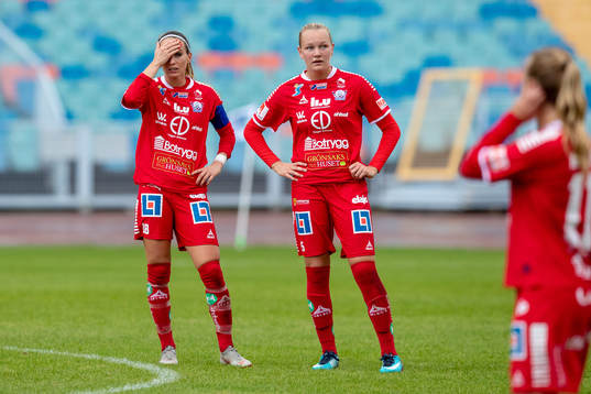 Linköpings Kosovare Asllani och Lisa Lantz deppar