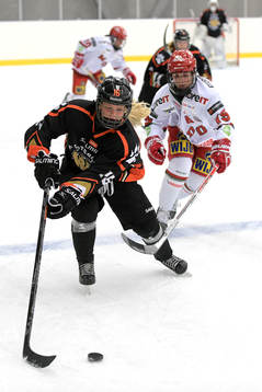 Göteborgs Jennifer Carlsson och Modos Kaitlyn Tougas