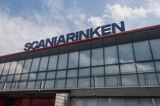 Exteriör av Scaniarinken innan träningsmatchen i ishockey