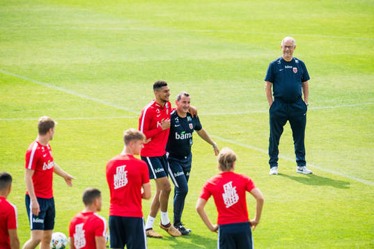 Lars Lagerbäck, head coach of Norway, watches Bjørn Maars