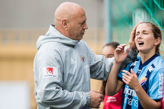 Djurgårdens Ingrid Ryland blir undersökt