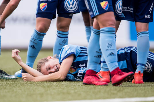 Djurgårdens Ingrid Ryland blir liggandes