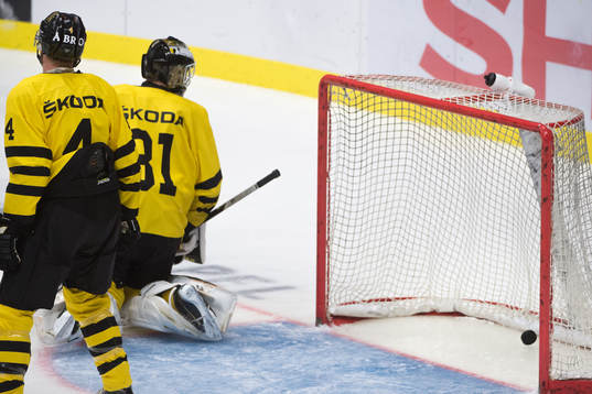 s målvakt Linus Lundin, mål av Leksands Martin Karlsson